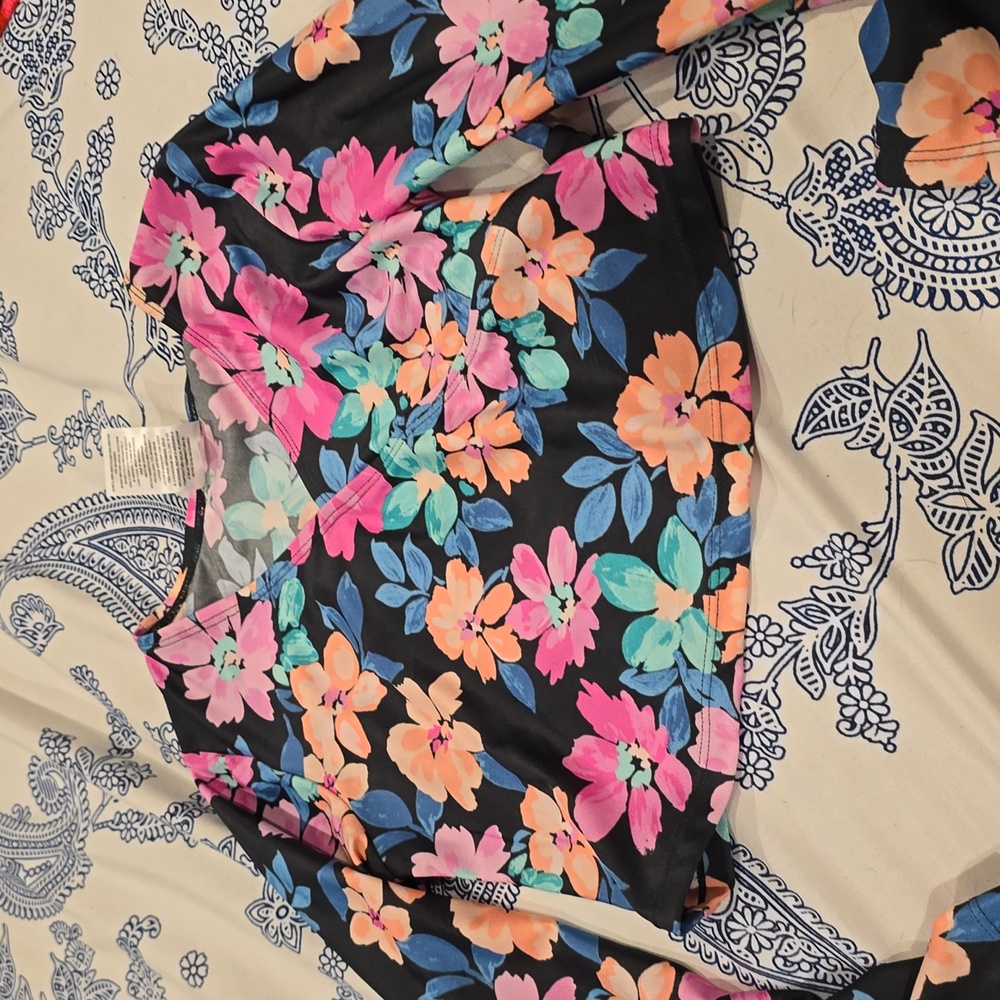 ❤️10/$10 New art class rash guard